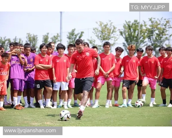 南京足球队的精神之旅：探索球队背后的信念与激情