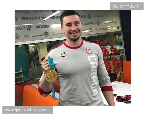 意甲足球明星因肺炎住院治疗球迷们纷纷送上祝福与关心